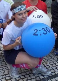 Co dělat, když píchá v boku? No, co? Hlídat přeci rytmus kroku 