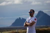 René Kujan běží Islandem